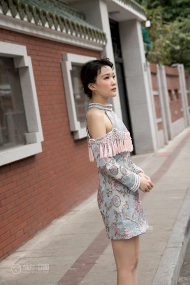 美女脱全部衣服无遮挡的图片